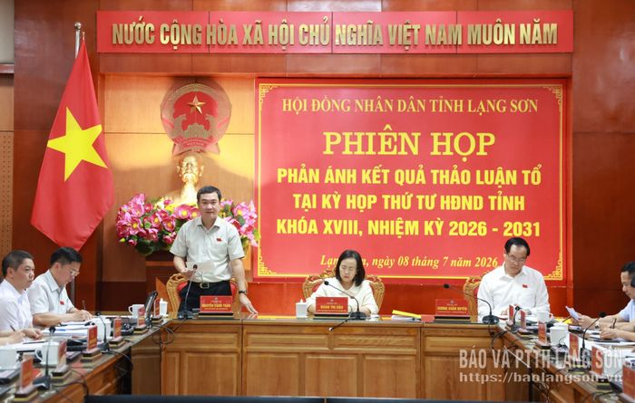 Đồng chí Nguyễn Cảnh Toàn, Phó Bí thư Tỉnh ủy, Chủ tịch UBND tỉnh phát biểu tại phiên họp