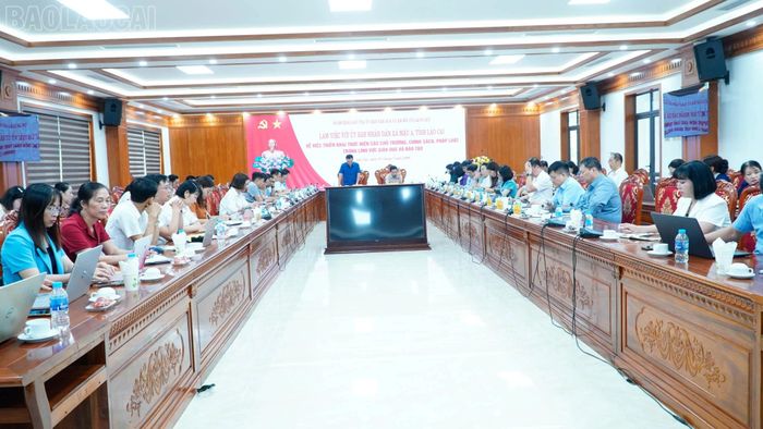 Đoàn khảo sát làm việc tại UBND xã Mậu A, tỉnh Lào Cai.