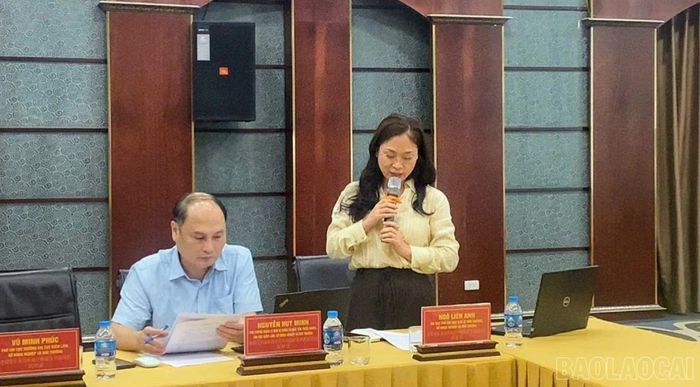 Đại diện Sở Nông nghiệp và Môi trường tỉnh Lào Cai trình bày tham luận, đề xuất các nội dung hợp tác về bảo vệ môi trường và bảo tồn đa dạng sinh học.