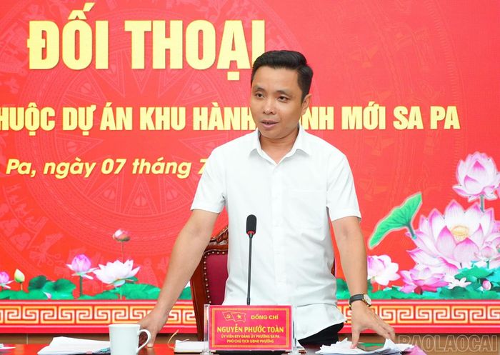 Lãnh đạo phường Sa Pa tuyên truyền, vận động các gia đình chấp hành quy định pháp luật, sớm bàn giao mặt bằng cho dự án.