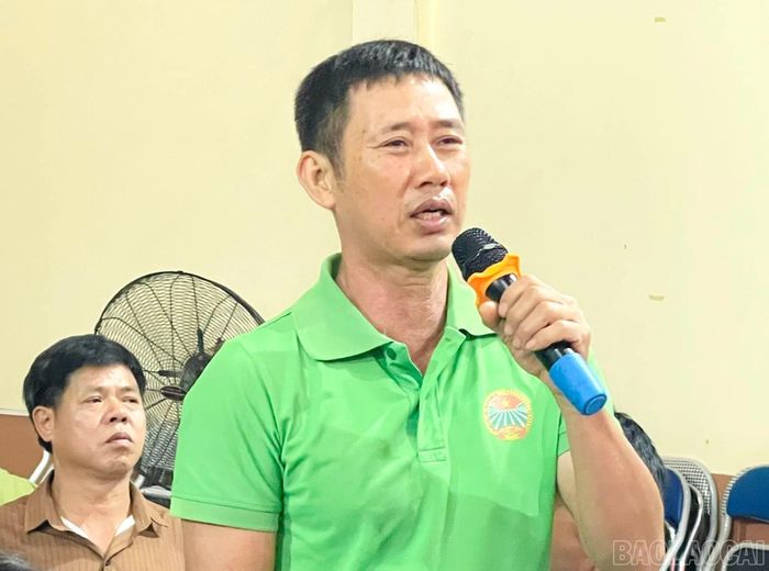 Cử tri tham gia phát biểu ý kiến.