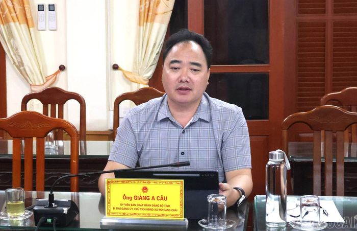 Đồng chí Giàng A Câu - Ủy viên Ban Chấp hành Đảng bộ tỉnh, Bí thư Đảng ủy, Chủ tịch HĐND xã Mù Cang Chải phát biểu tại buổi giám sát.