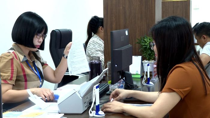 Sự tận tình của đội ngũ cán bộ góp phần nâng cao mức độ hài lòng của người dân khi thực hiện thủ tục hành chính.