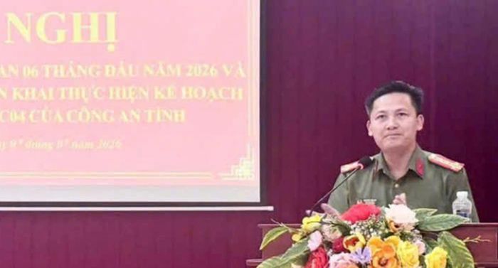 Đại tá Nguyễn Tiến Đỗ - Phó Bí thư Đảng ủy, Phó Giám đốc Công an tỉnh Lào Cai phát biểu tại hội nghị.