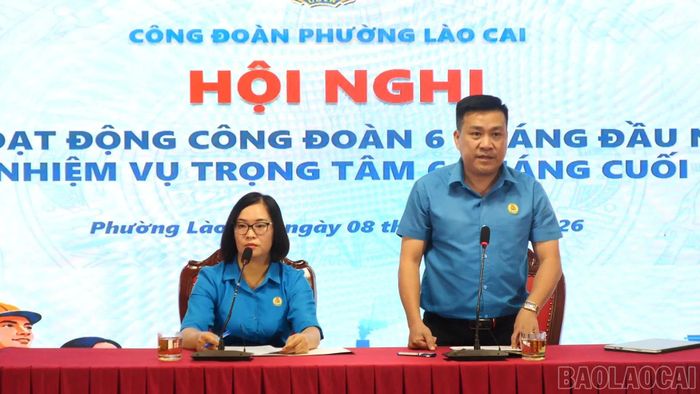 Lãnh đạo Công đoàn phường Lào Cai điều hành Hội nghị.
