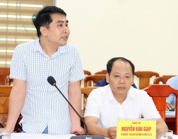 Đại diện Trung tâm phát triển quỹ đất tỉnh phát biểu ý kiến.