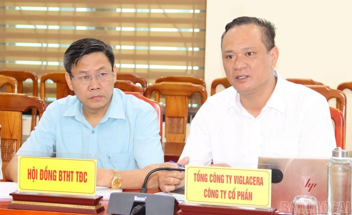  Đại diện Tổng công ty Vigracera phát biểu ý kiến. 