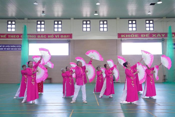 Hoạt động văn nghệ tạo không gian giao lưu, gắn kết hội viên NCT phường 1 Bảo Lộc
