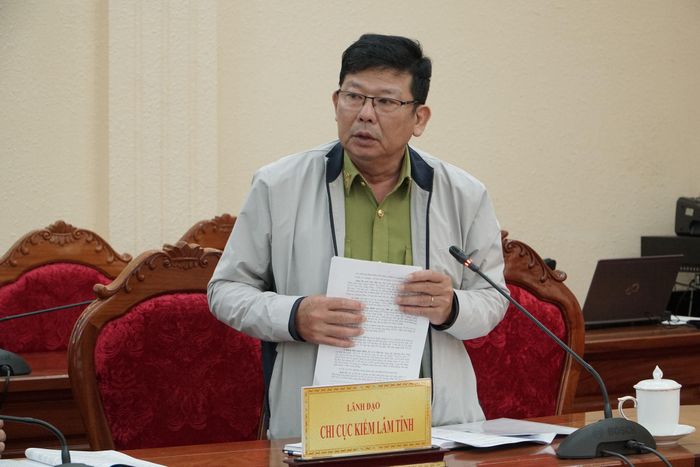 Lãnh đạo Chi cục Kiểm lâm tỉnh báo cáo công tác quản lý, bảo vệ rừng trên địa bàn tỉnh