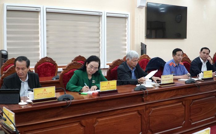 Lãnh đạo các sở, ban, ngành dự hội nghị