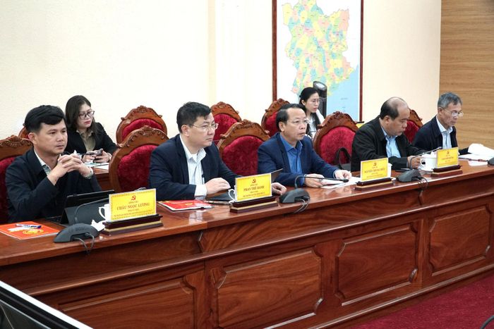 Lãnh đạo các sở, ban, ngành dự hội nghị