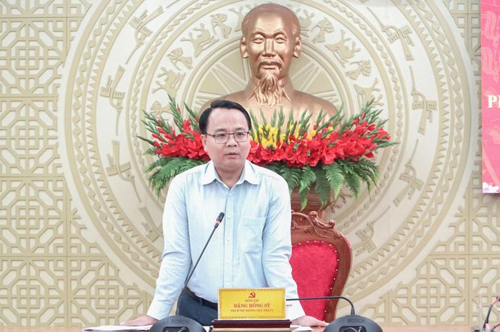 Phó Bí thư Thường trực Tỉnh ủy Đặng Hồng Sỹ phát biểu chỉ đạo tại hội nghị