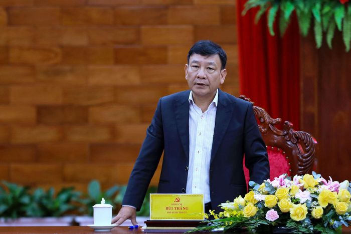 Phó Bí thư Tỉnh ủy Lâm Đồng Bùi Thắng yêu cầu các đơn vị, địa phương phải chủ động nắm bắt tình hình, không để bị động, bất ngờ trong mọi tình huống