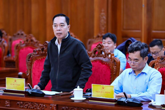 Tỉnh ủy viên, Giám đốc Báo và Phát thanh, Truyền hình Lâm Đồng Lê Huy Toàn đề xuất một số giải pháp nâng cao chất lượng hoạt động của các kênh đấu tranh, bảo vệ nền tảng tư tưởng của Đảng