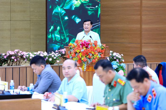 Phó Chủ tịch Thường trực UBND tỉnh Lâm Đồng Lê Trọng Yên phát biểu tại hội nghị