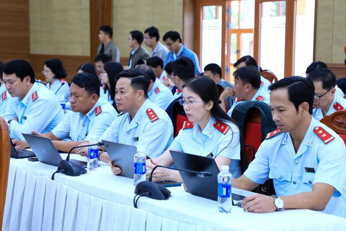 Tập thể cán bộ, công chức Thanh tra tỉnh Lâm Đồng dự và theo dõi hội nghị sơ kết 6 tháng đầu năm