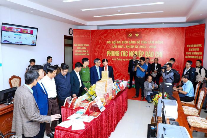 Trung tâm báo chí chuẩn bị các điều kiện thuận lợi để các nhà báo tác nghiệp tại Đại hội đại biểu Đảng bộ tỉnh Lâm Đồng lần thứ I
