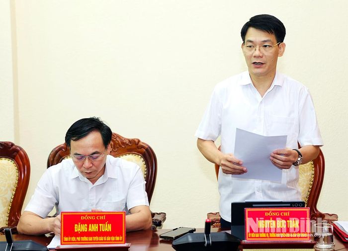 Đồng chí Trưởng Ban Tuyên giáo và Dân vận Tỉnh ủy Nguyễn Đức Toàn báo cáo tình hình công tác tôn giáo trên địa bàn và hoạt động của Ban Chỉ đạo 6 tháng đầu năm.