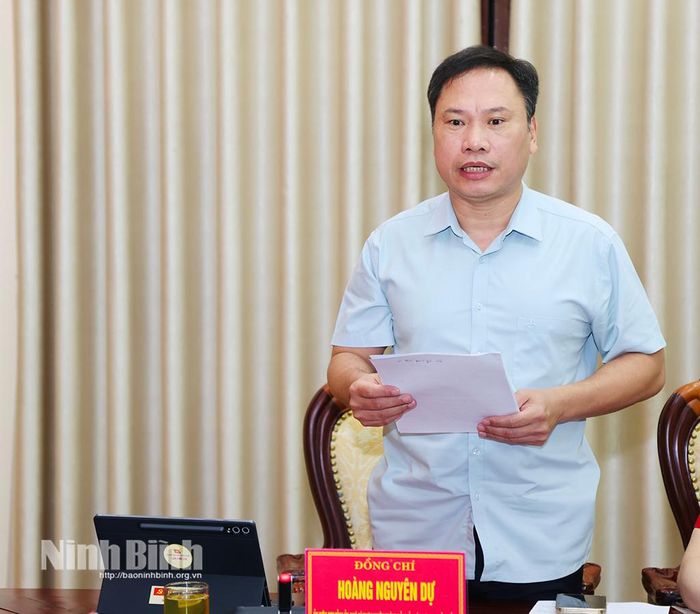 Đồng chí Phó Bí thư Thường trực Đảng ủy các cơ quan Đảng tỉnh Hoàng Nguyên Dự phát biểu tại hội nghị.