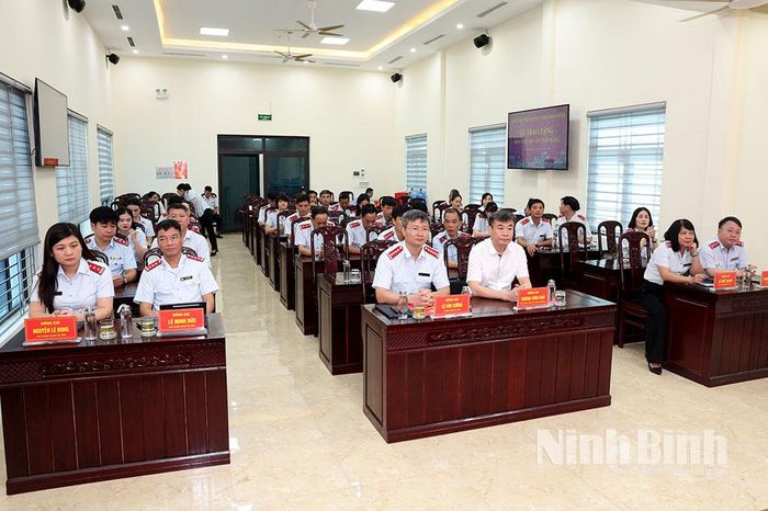 Các đại biểu dự buổi lễ.
