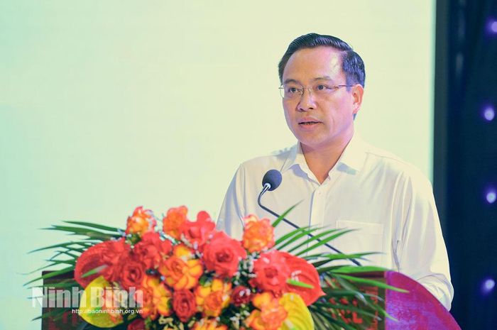 Đồng chí Đặng Thanh Sơn, Ủy viên Ban Thường vụ Tỉnh ủy, Phó Chủ tịch UBND tỉnh phát biểu tại hội nghị.