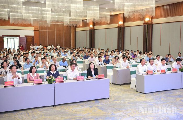 Các đại biểu dự hội nghị.