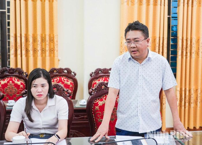 Đồng chí Doãn Quang Hùng, Tỉnh ủy viên, Bí thư Đảng ủy, Chủ tịch HĐND xã Giao Ninh phát biểu tại hội nghị.