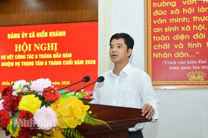 Đồng chí Phan Thành Công, Tỉnh ủy viên, Hiệu trưởng Trường Chính trị tỉnh phát biểu tại hội nghị. Ảnh: Minh Tân