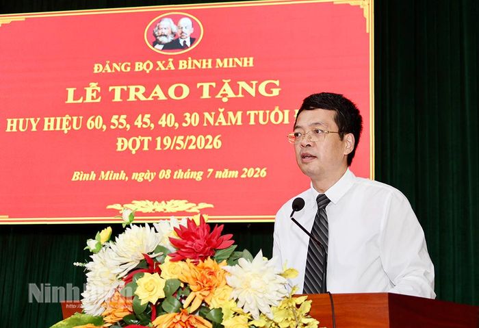 Đồng chí Khúc Mạnh Kiên, Tỉnh ủy viên, Phó Trưởng Ban Tuyên giáo và Dân vận Tỉnh ủy phát biểu tại hội nghị. Ảnh: Ngọc Ánh