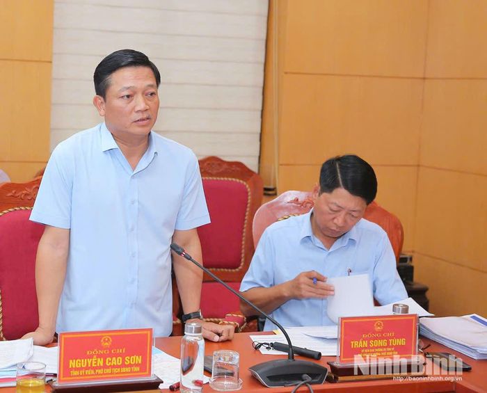 Đồng chí Nguyễn Cao Sơn, Tỉnh ủy viên, Phó Chủ tịch UBND tỉnh phát biểu tại Hội nghị.
