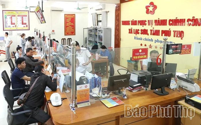 Trung tâm Phục vụ hành chính công xã Lạc Sơn đảm bảo các điều kiện về nhân sự, cơ sở vật chất phục vụ người dân giải quyết thủ tục hành chính.