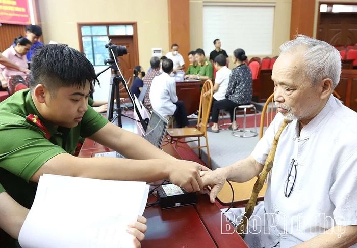 Công tác thu nhận mẫu ADN được thực hiện theo quy trình thống nhất, gồm kiểm tra, xác thực thông tin, lấy dấu vân tay, thu nhận mẫu sinh phẩm máu và số hóa dữ liệu.