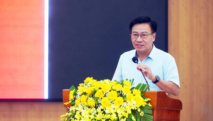 Đồng chí Đào Mạnh Hùng, Phó Chủ tịch Thường trực Ủy ban MTTQ Việt Nam tỉnh, Ủy viên Ban Thường vụ Đảng ủy các cơ quan Đảng tỉnh thảo luận tại hội nghị - Ảnh: N.M