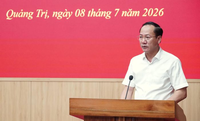 Đại diện lãnh đạo Sở Tài chính báo cáo tình hình kinh tế-xã hội của tỉnh Quảng Trị 6 tháng đầu năm 2026 - Ảnh: Q.V