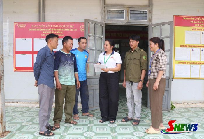 Tổ tuyên truyền pháp luật xã Mường Lạn tuyên truyền phổ biến giáo dục pháp luật tại cơ sở.
