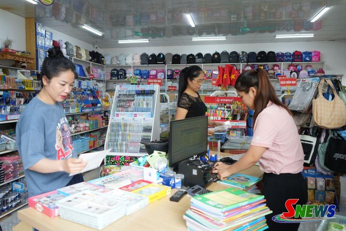 Việc sử dụng thống nhất một bộ sách giáo khoa trong năm học tới giúp phụ huynh, học sinh mua sắm nhanh chóng, thuận tiện.