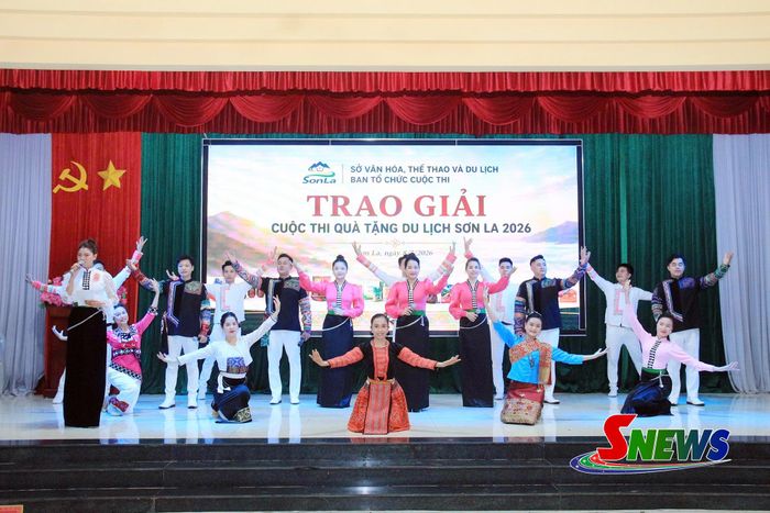 Tiết mục văn nghệ chào mừng lễ bế mạc và trao giải cuộc thi.