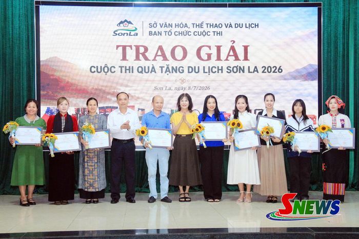 Ban tổ chức trao giải khuyến khích cho các tác giả, nhóm tác giả.