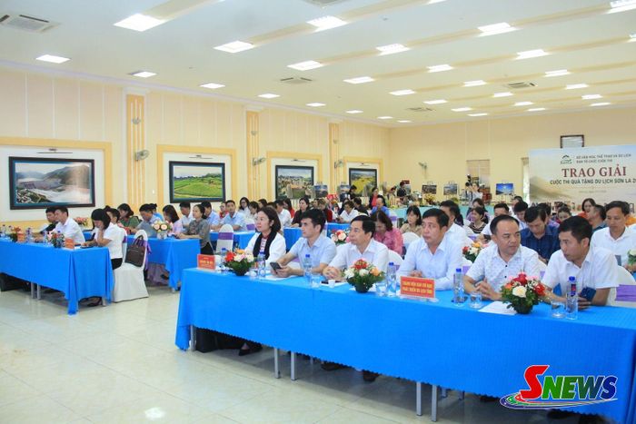 Các đại biểu dự chương trình phát động.