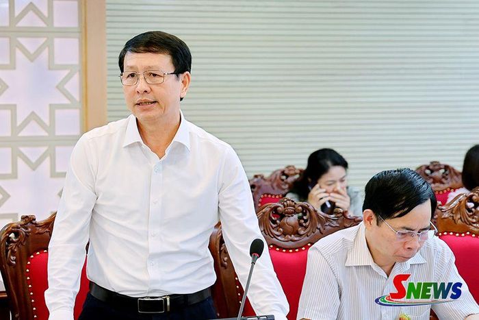 Lãnh đạo Sở Giáo dục và Đào tạo phát biểu tại hội nghị.