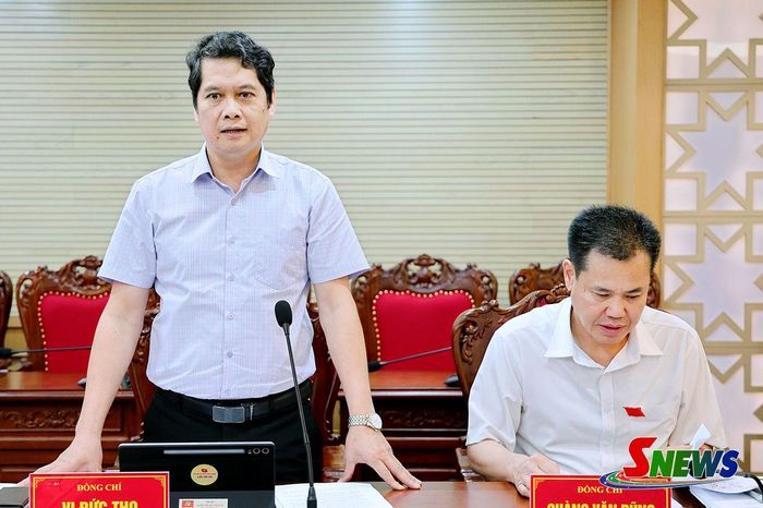 Đồng chí Vi Đức Thọ, Phó Chủ tịch Thường trực HĐND tỉnh, phát biểu tại hội nghị.