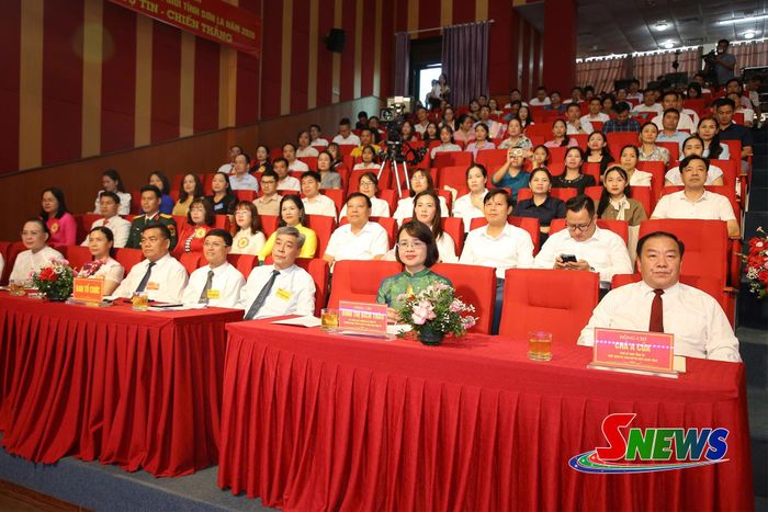 Các đại biểu dự bế mạc hội thi.