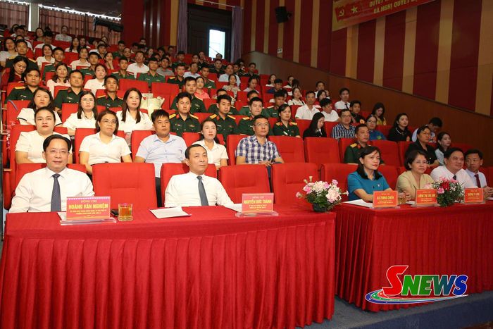 Các đại biểu dự bế mạc hội thi.