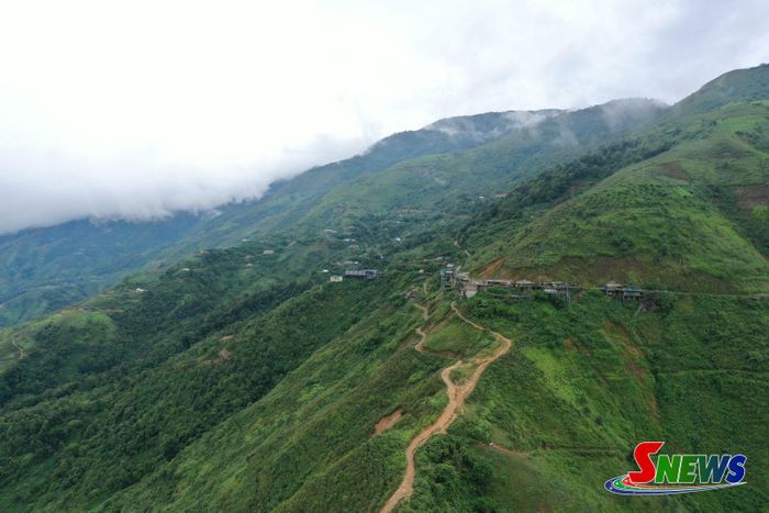 Đoàn Famtrip khảo sát tại khu vực Sống lưng khủng long.