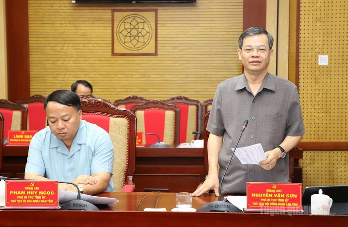 Phó Bí thư Tỉnh ủy, Chủ tịch HĐND tỉnh Nguyễn Văn Sơn phát biểu tại hội nghị.
