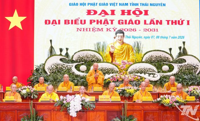 Đoàn Chủ tịch Đại hội.
