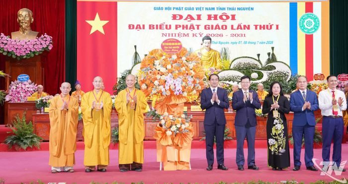 Các đồng chí lãnh đạo tỉnh Thái Nguyên chúc mừng Đại hội.