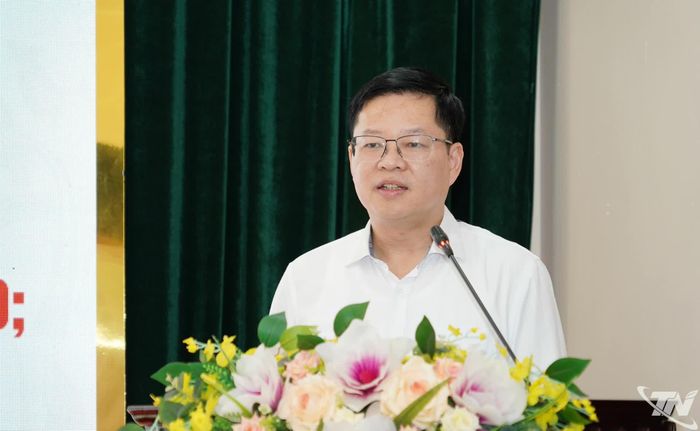Đồng chí Đinh Quang Tuyên phát biểu kết luận Hội nghị.