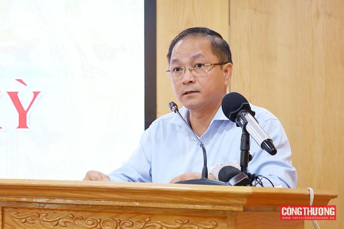  Phó Cục trưởng Cục Đổi mới sáng tạo, Chuyển đổi xanh và Khuyến công Đào Duy Anh phát biểu tại buồi họp báo. 
