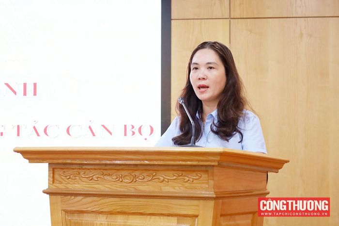 Bà Nguyễn Ngọc Minh Hương - Phó Vụ trưởng Vụ Tổ chức cán bộ đã công bố quyết định của Bộ trưởng Bộ Công Thương về việc bổ nhiệm chức vụ Phó Cục trưởng Cục Công nghiệp